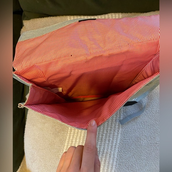 Herschel Backpack - Picture 2 of 4